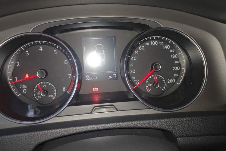 Used Volkswagen Golf 2016 230TSI Automatic Luxury Version Odometer Close Up