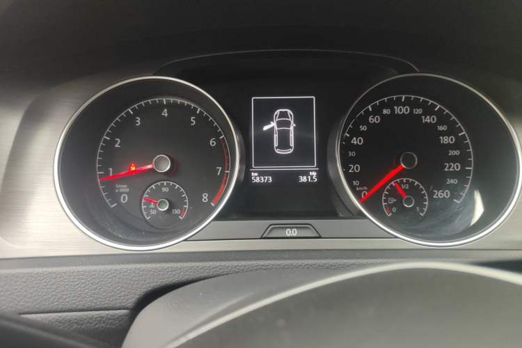 Used Volkswagen Golf 2016 230TSI Automatic Comfort Version Odometer Close Up