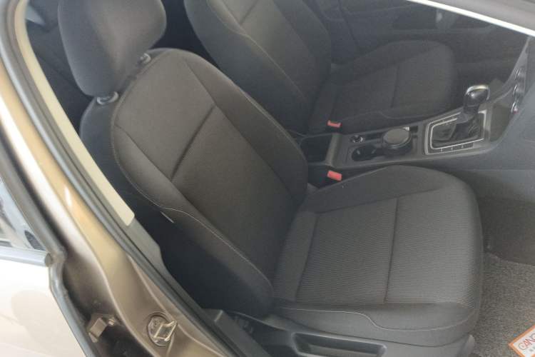 Used Volkswagen Golf 2016 1.6L Automatic Fashion Model Right Front Seat
