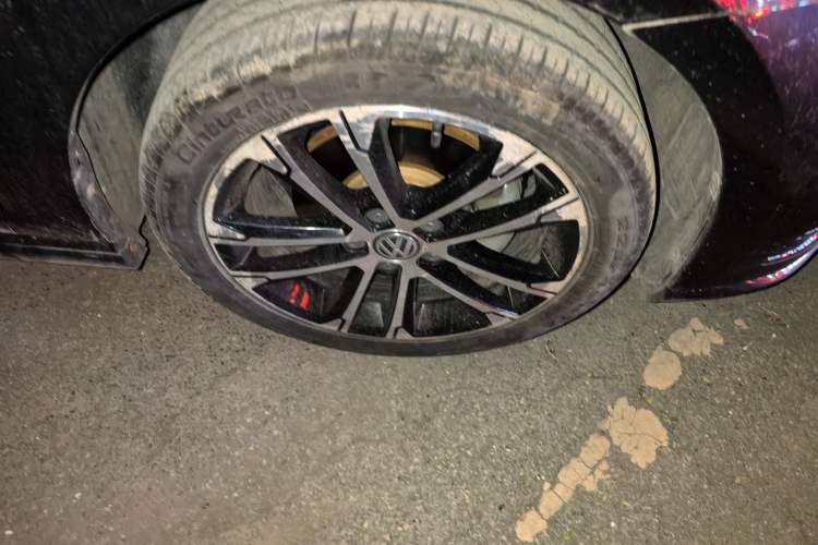 Used Volkswagen Golf 2016 1.4TSI Automatic R-Line Right Front Wheel Hub