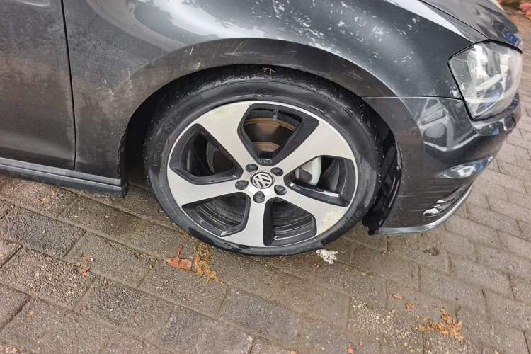 Used Volkswagen Golf 2016 1.4TSI Automatic R-Line Right Front Wheel Hub