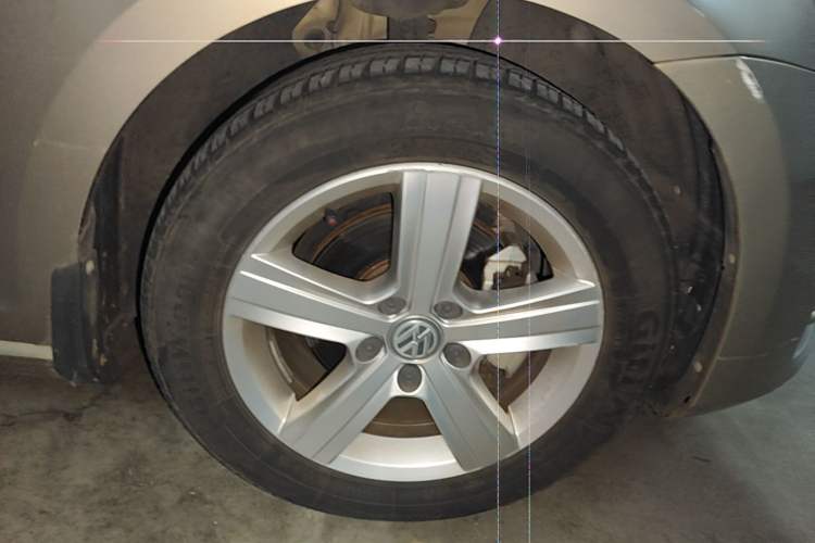 Used Volkswagen Golf 2016 230TSI Automatic Comfort Version Right Front Wheel Hub