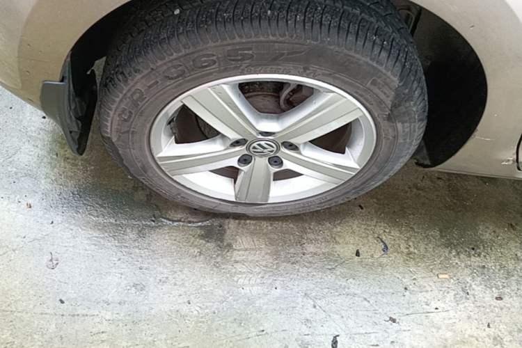Used Volkswagen Golf 2016 1.6L Automatic Comfort Model Right Rear Wheel Hub
