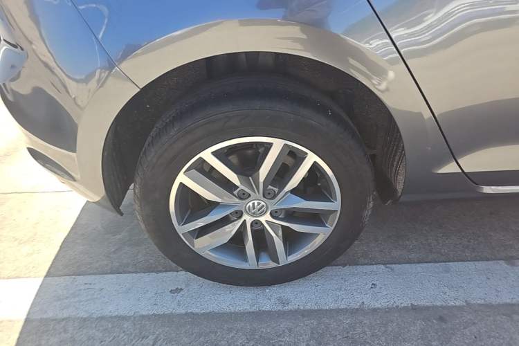 Used Volkswagen Golf 2016 230TSI Automatic Luxury Version Right Rear Wheel Hub