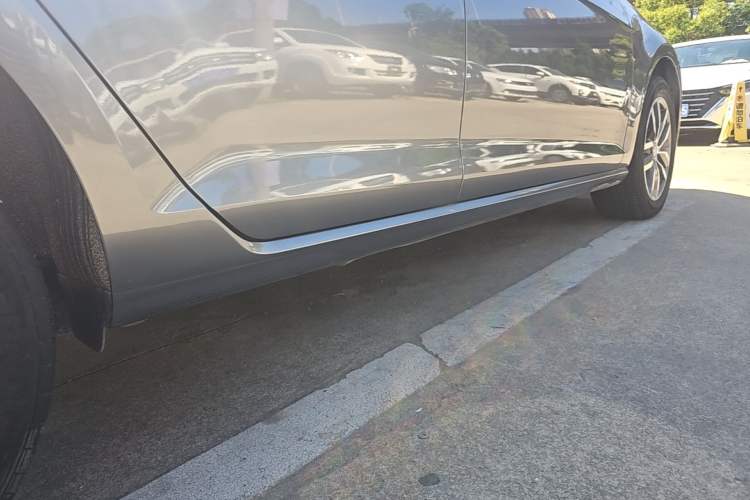 Used Volkswagen Golf 2016 230TSI Automatic Luxury Version Right Side Sill