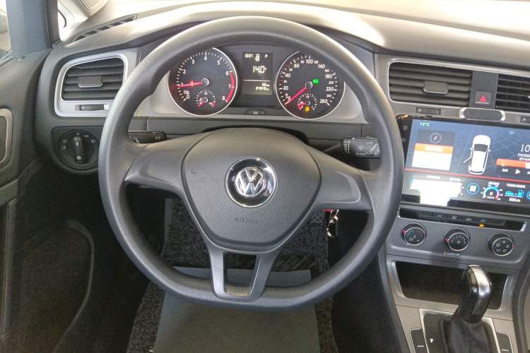 Used Volkswagen Golf 2016 1.6L Automatic Fashion Model Steering Wheel