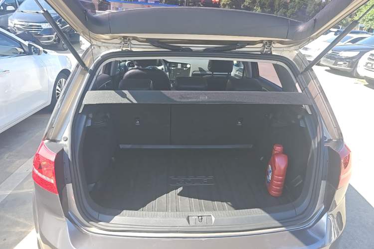 Used Volkswagen Golf 2016 230TSI Automatic Luxury Version Trunk
