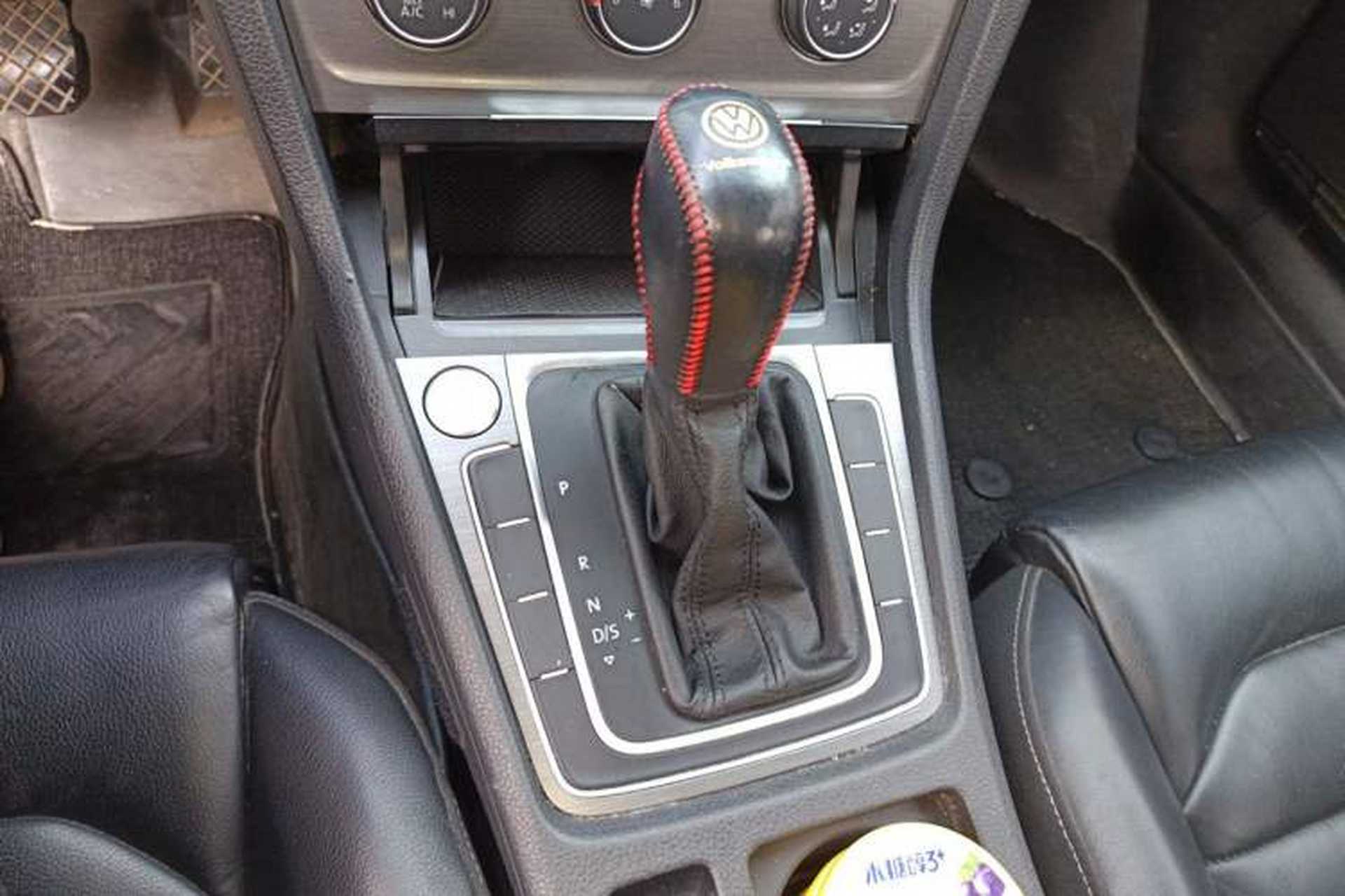 Used Volkswagen Golf 2016 230TSI Automatic Luxury Version Gear Lever