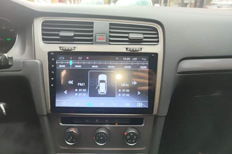 Used Volkswagen Golf 2016 1.6L Automatic Fashion Model Audio And AC Panel