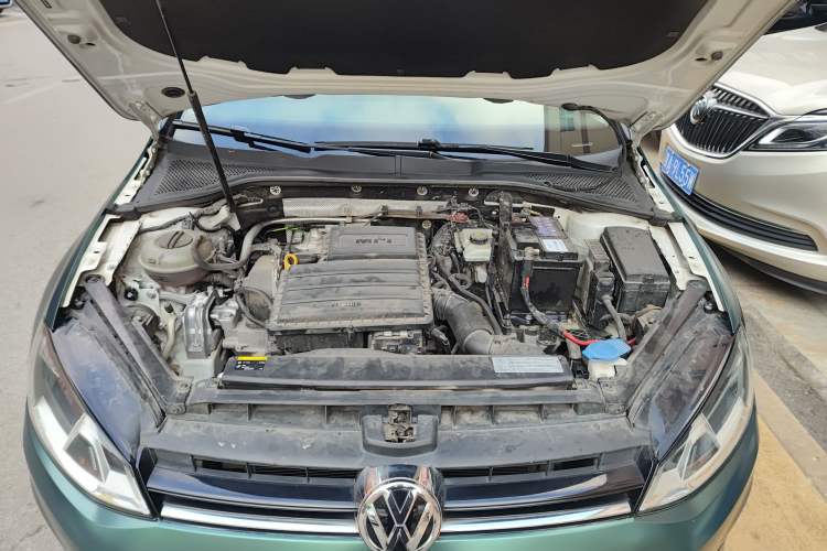 Used Volkswagen Golf 2016 1.6L Automatic Fashion Model Engine Bay