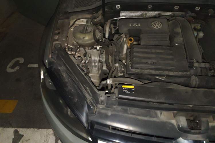 Used Volkswagen Golf 2016 230TSI Automatic Luxury Version Engine Bay Right