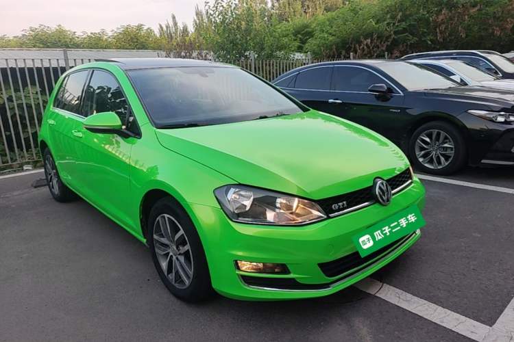 Used Volkswagen Golf 2016 230TSI Automatic Luxury Version Front Right 45 Deg