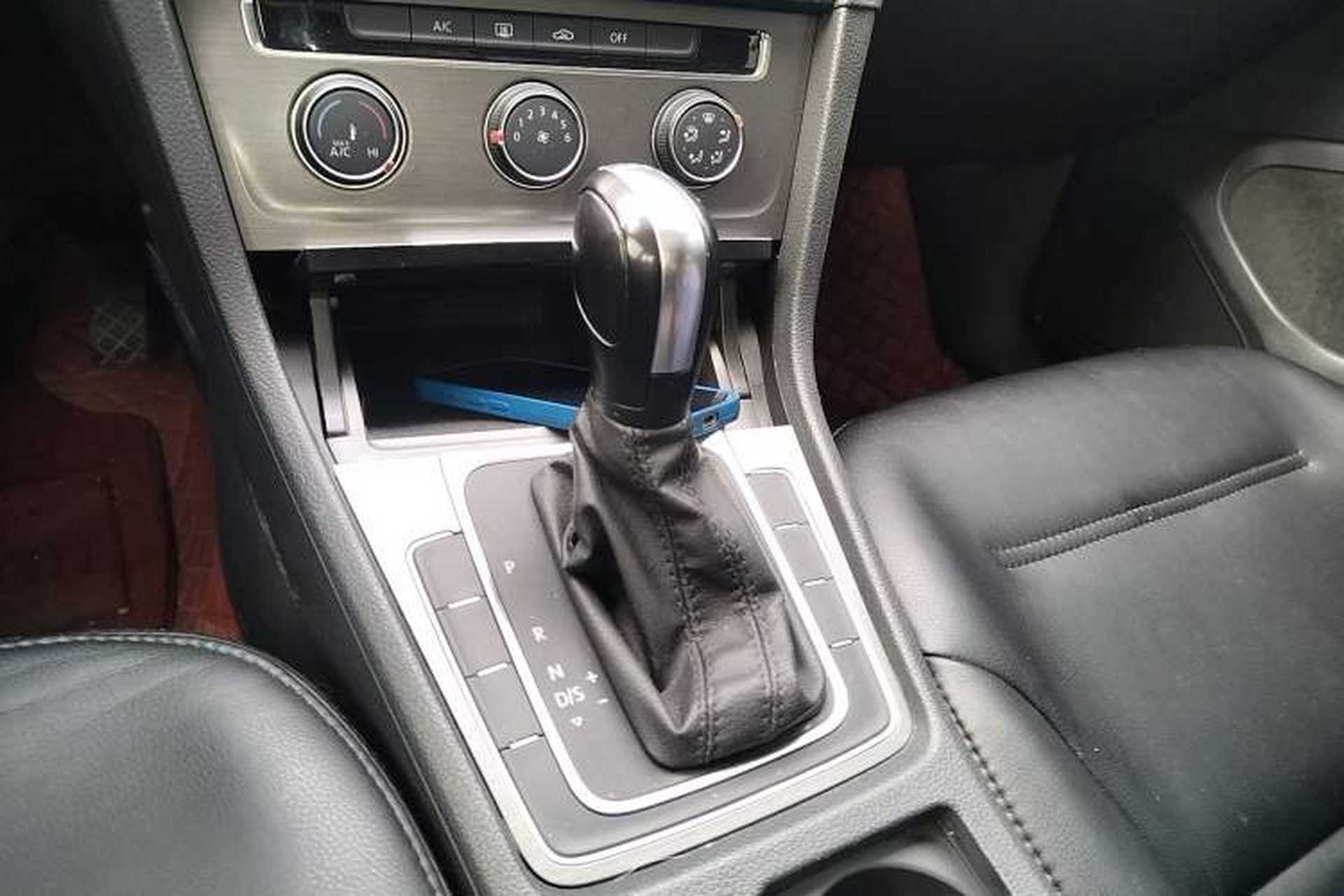 Used Volkswagen Golf 2016 230TSI Automatic Comfort Version Gear Lever