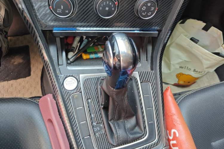 Used Volkswagen Golf 2016 230TSI Automatic Comfort Version Gear Lever