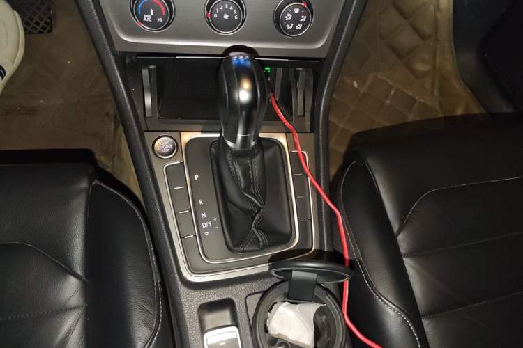 Used Volkswagen Golf 2016 230TSI Automatic Luxury Version Gear Lever