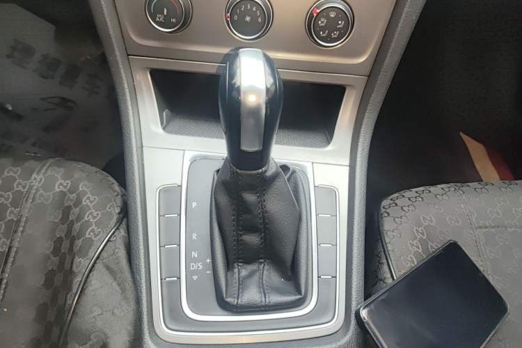Used Volkswagen Golf 2016 1.6L Automatic Fashion Model Gear Lever