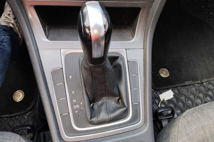 Used Volkswagen Golf 2016 1.6L Automatic Fashion Model Gear Lever