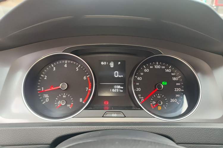 Used Volkswagen Golf 2016 1.6L Automatic Fashion Model Instrument Cluster