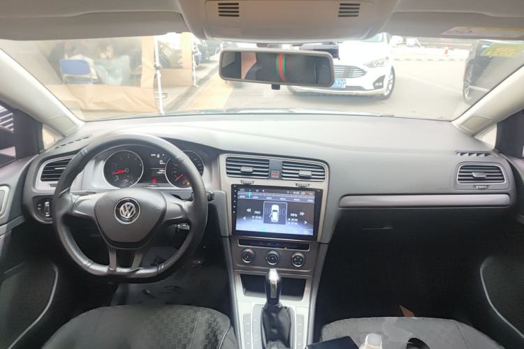 Used Volkswagen Golf 2016 1.6L Automatic Fashion Model Interior 2