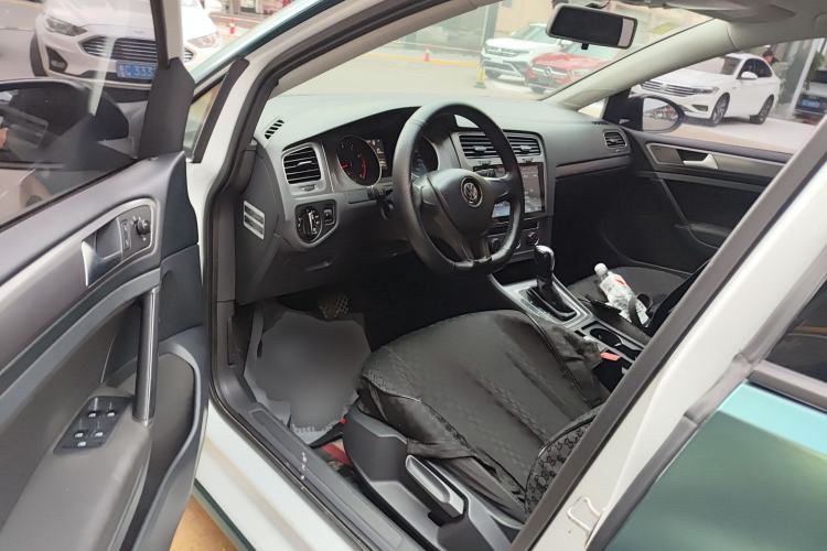 Used Volkswagen Golf 2016 1.6L Automatic Fashion Model Interior 3