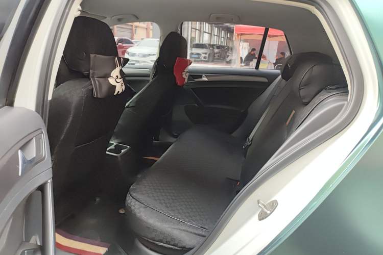 Used Volkswagen Golf 2016 1.6L Automatic Fashion Model Interior 4