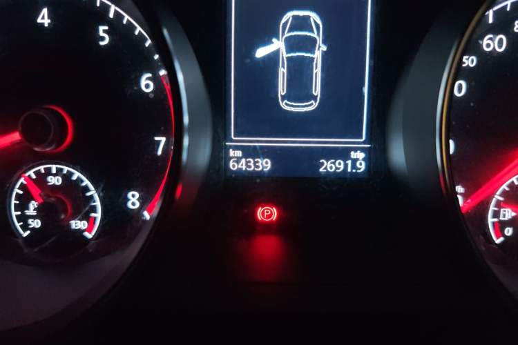 Used Volkswagen Golf 2016 230TSI Automatic Luxury Version Odometer Close Up