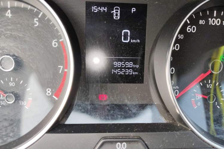 Used Volkswagen Golf 2016 1.6L Automatic Fashion Model Odometer Close Up