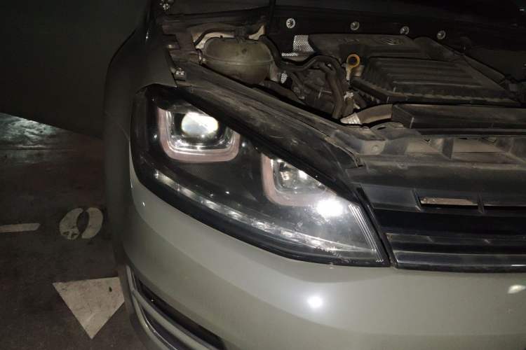 Used Volkswagen Golf 2016 230TSI Automatic Luxury Version Right Front Headlight