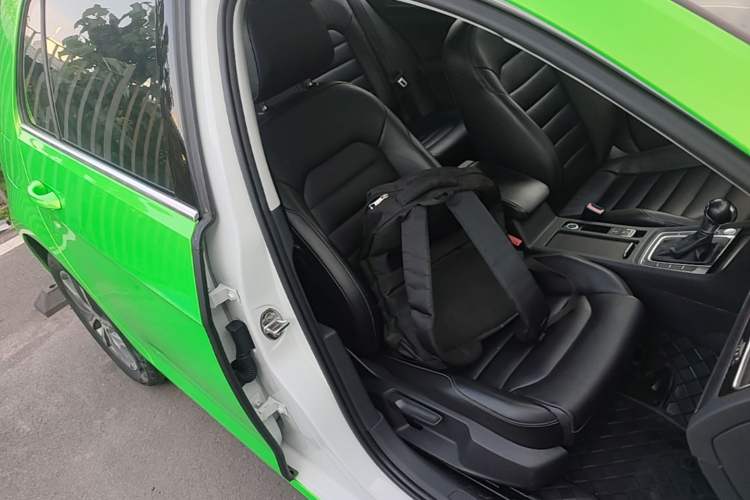 Used Volkswagen Golf 2016 230TSI Automatic Luxury Version Right Front Seat