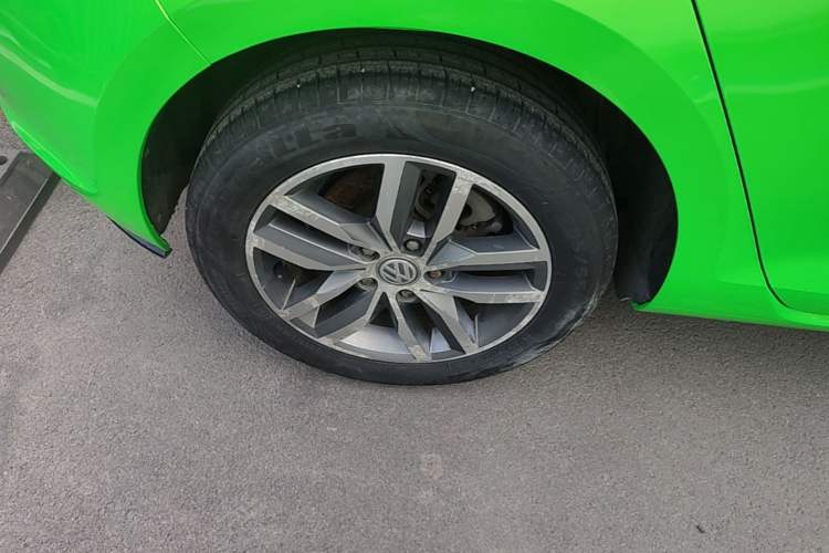 Used Volkswagen Golf 2016 230TSI Automatic Luxury Version Right Rear Wheel Hub