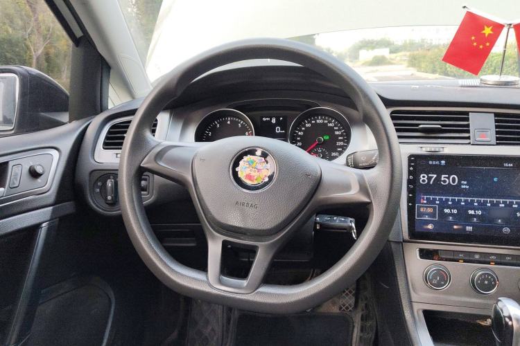 Used Volkswagen Golf 2016 1.6L Automatic Fashion Model Steering Wheel