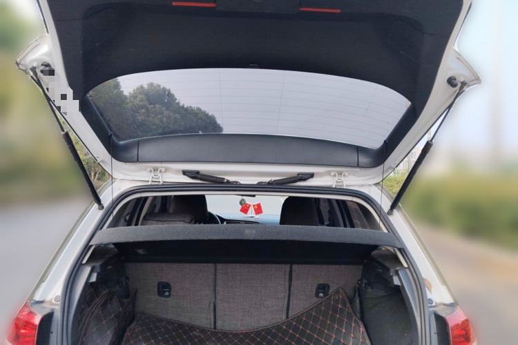 Used Volkswagen Golf 2016 1.6L Automatic Fashion Model Trunk