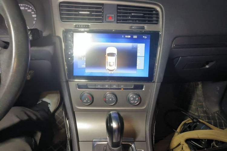Used Volkswagen Golf 2016 1.6L Automatic Comfort Model Audio And AC Panel