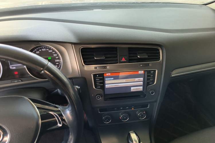 Used Volkswagen Golf 2016 230TSI Automatic Comfort Version Audio And AC Panel