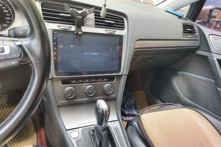 Used Volkswagen Golf 2016 230TSI Automatic Luxury Version Audio And AC Panel