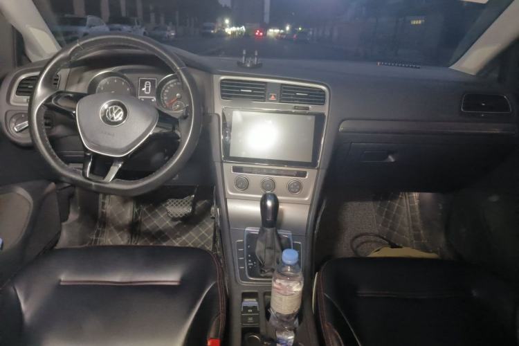 Used Volkswagen Golf 2016 1.6L Automatic Comfort Model Center Console
