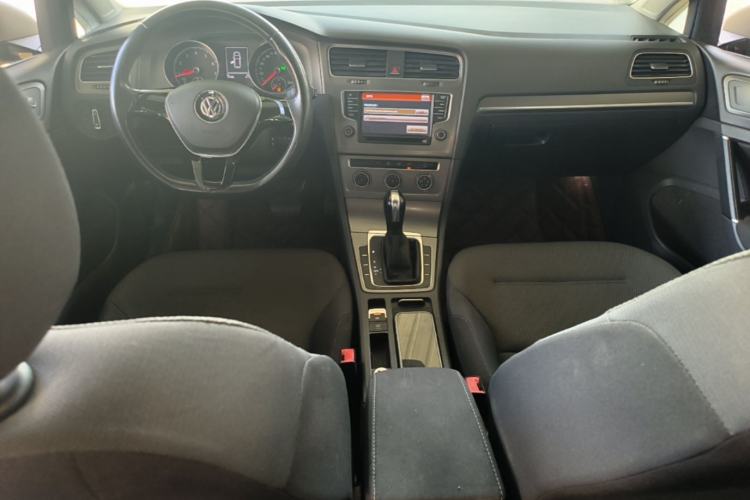 Used Volkswagen Golf 2016 230TSI Automatic Comfort Version Center Console