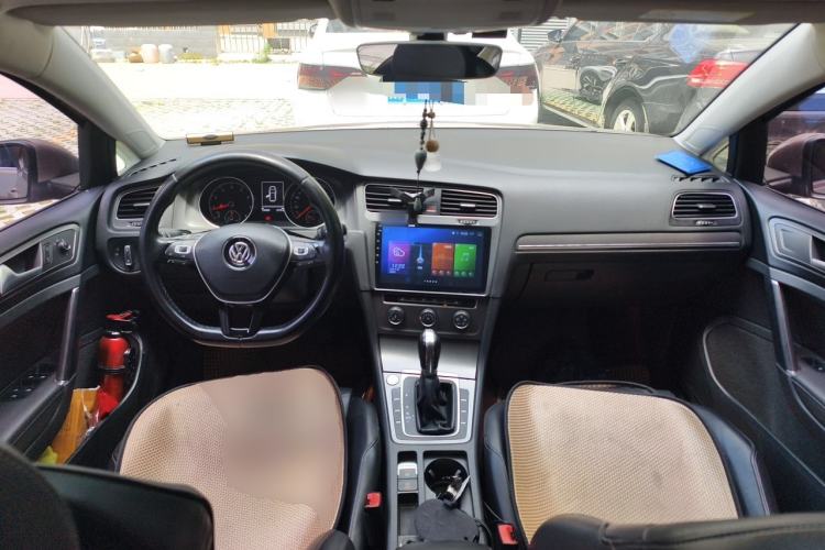 Used Volkswagen Golf 2016 230TSI Automatic Luxury Version Center Console