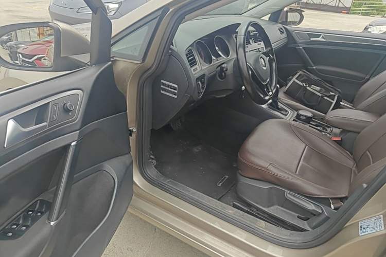 Used Volkswagen Golf 2016 230TSI Automatic Comfort Version Driver Seat