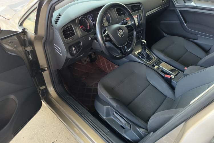 Used Volkswagen Golf 2016 230TSI Automatic Comfort Version Driver Seat