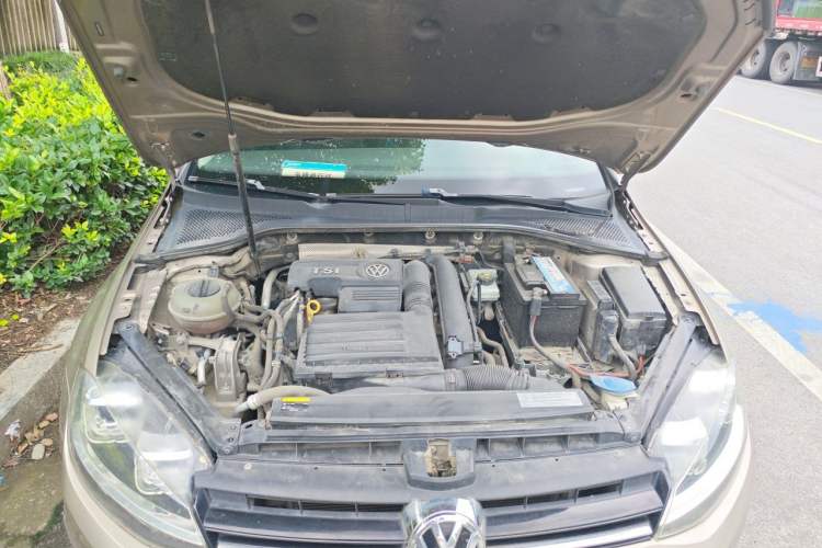 Used Volkswagen Golf 2016 1.4TSI Manual R-Line Engine Bay