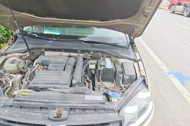 Used Volkswagen Golf 2016 1.4TSI Manual R-Line Engine Bay Left