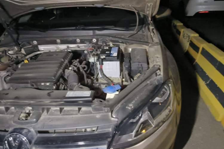 Used Volkswagen Golf 2016 1.6L Automatic Comfort Model Engine Bay Left
