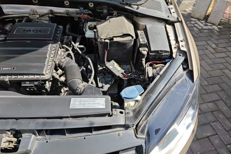 Used Volkswagen Golf 2016 1.6L Automatic Fashion Model Engine Bay Left