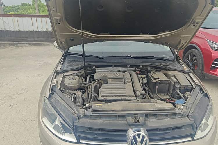 Used Volkswagen Golf 2016 230TSI Automatic Comfort Version Engine Bay Right