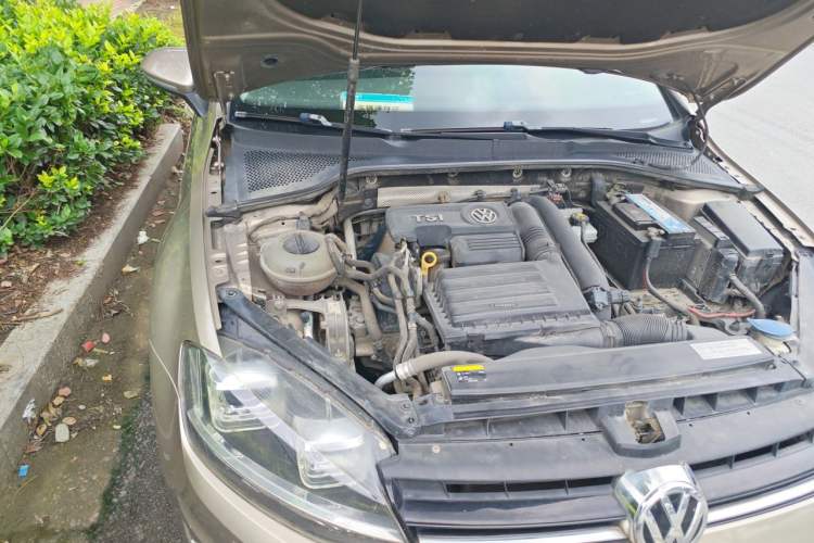Used Volkswagen Golf 2016 1.4TSI Manual R-Line Engine Bay Right