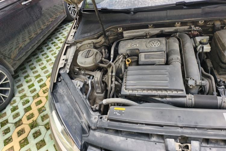 Used Volkswagen Golf 2016 230TSI Automatic Luxury Version Engine Bay Right