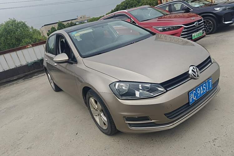 Used Volkswagen Golf 2016 230TSI Automatic Comfort Version Front Right 45 Deg