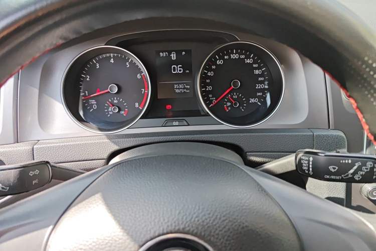 Used Volkswagen Golf 2016 1.6L Automatic Fashion Model Instrument Cluster