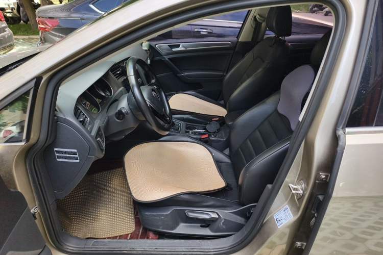 Used Volkswagen Golf 2016 230TSI Automatic Luxury Version Left Front Seat